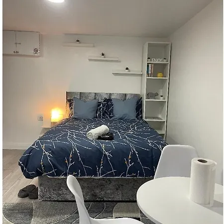 Charming, Cosy Hideaway With Free Wifi, Parking