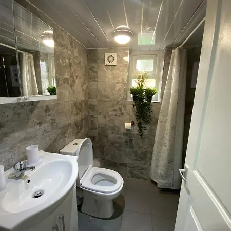 Charming, Cosy Hideaway With Free Wifi, Parking شقة ليدز