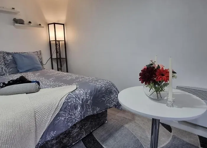 Charming, Cosy Hideaway With Free Wifi, Parking *